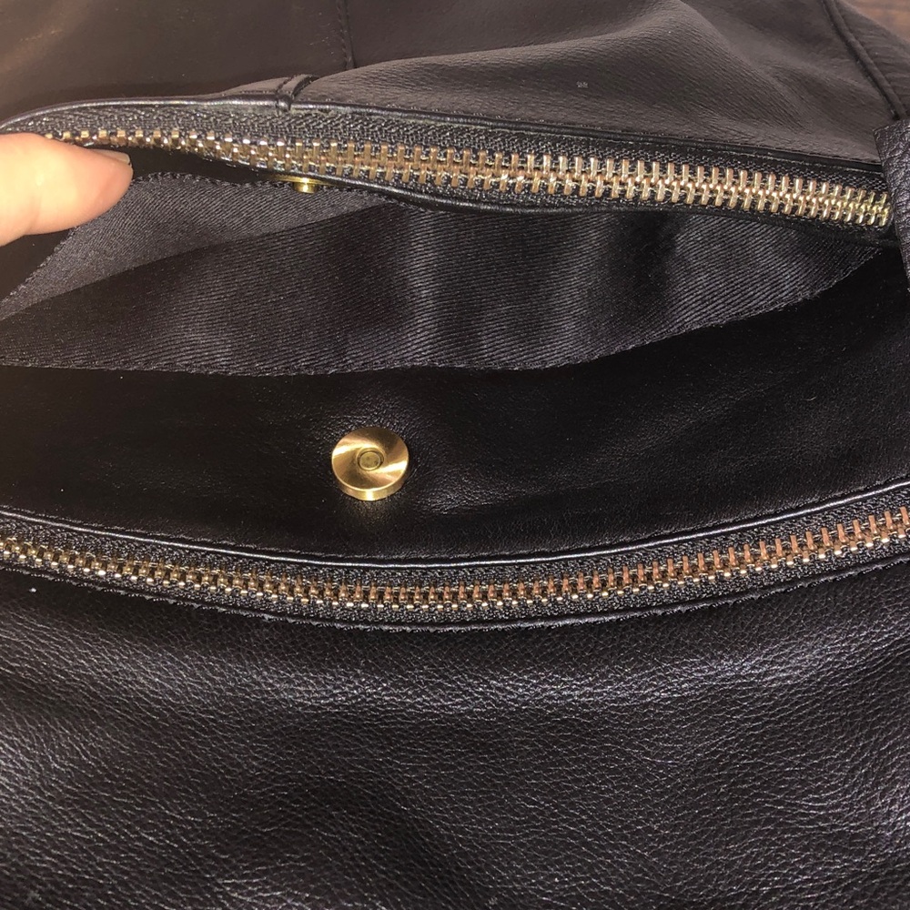 Great American LeatherWorks Leather Crossbody Bag - Picture 6 of 11